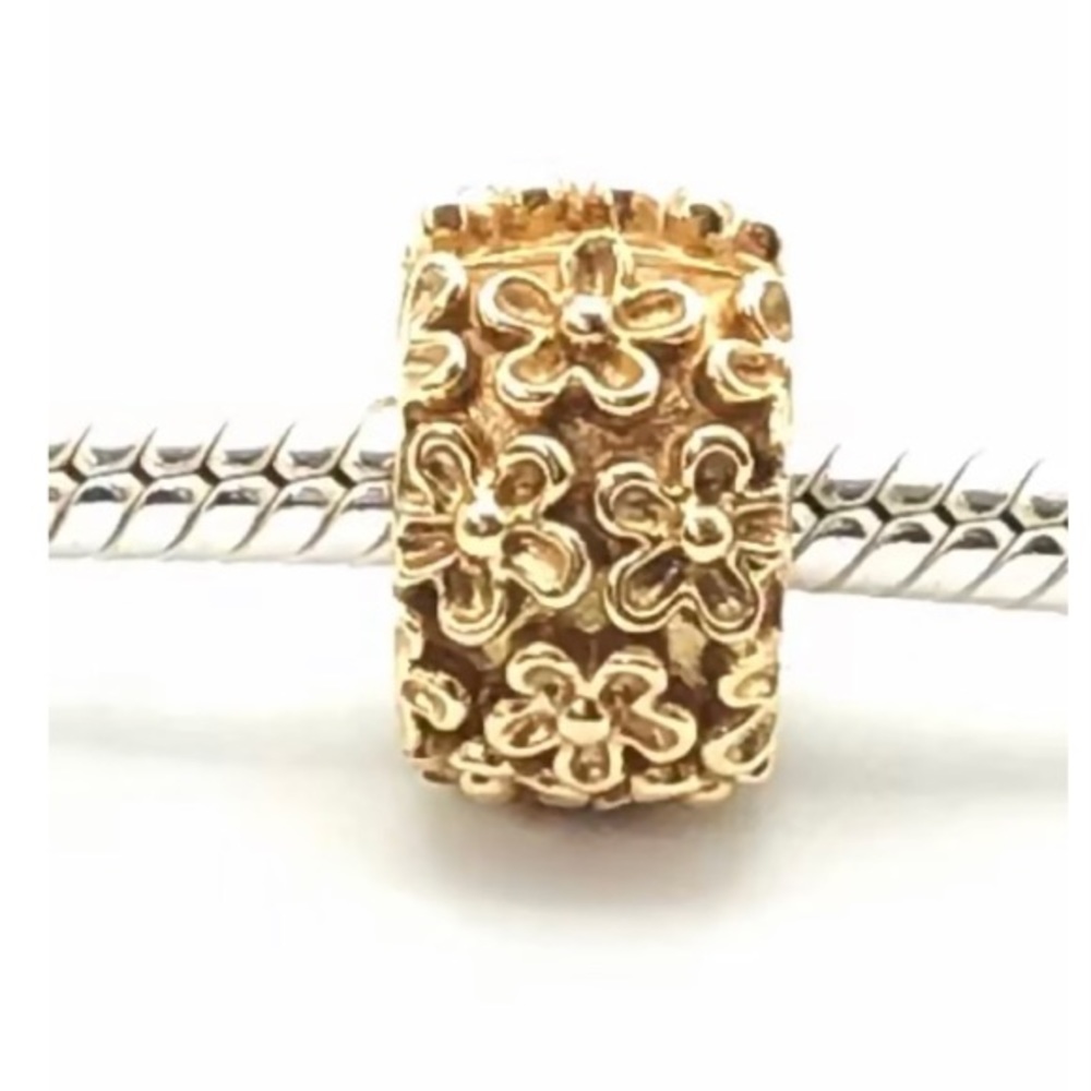 Pandora gold flower clip 🌸